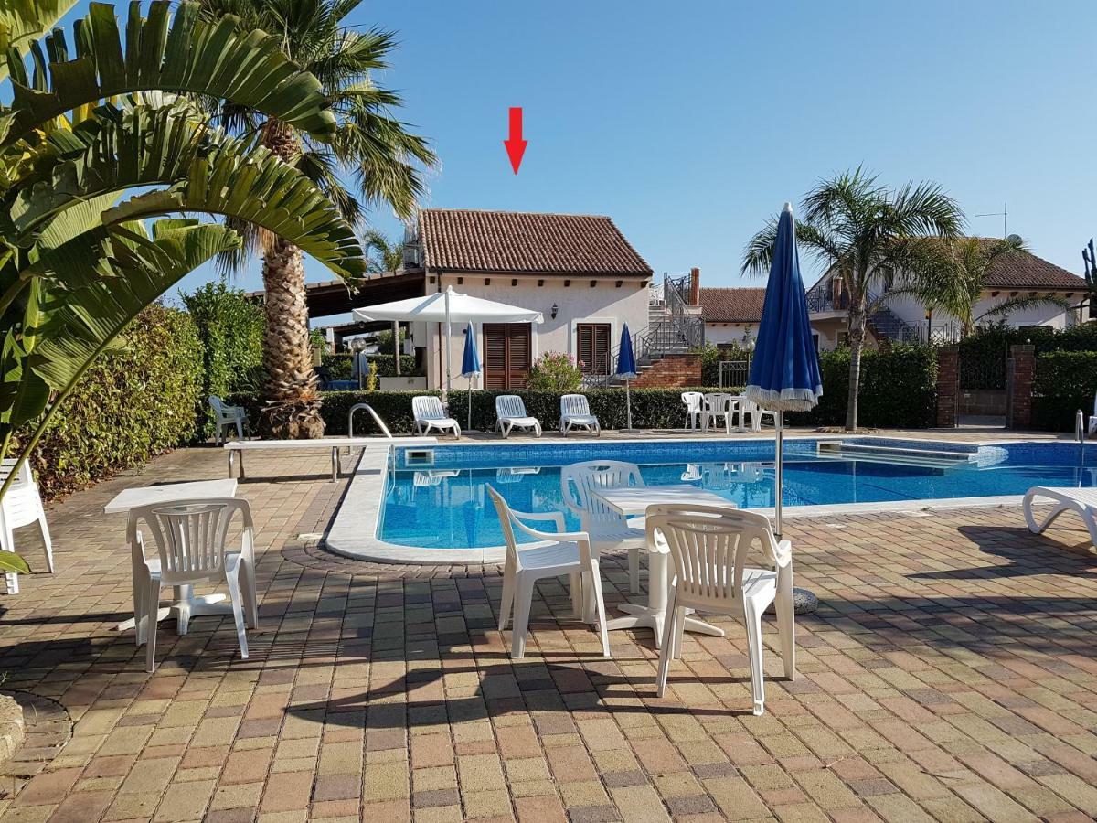 Mansarda Con Vista Piscina Villa Campofelice Di Roccella Eksteriør bilde