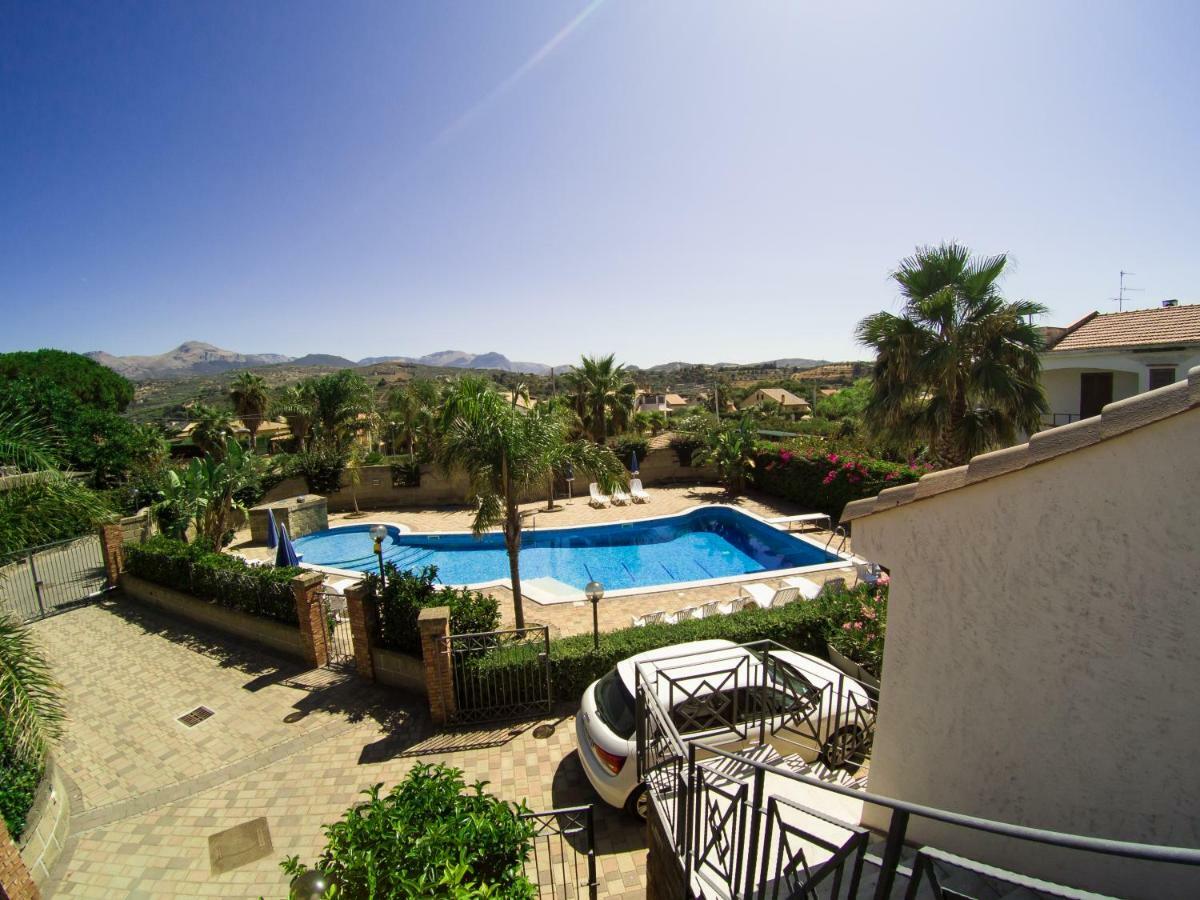 Mansarda Con Vista Piscina Villa Campofelice Di Roccella Eksteriør bilde
