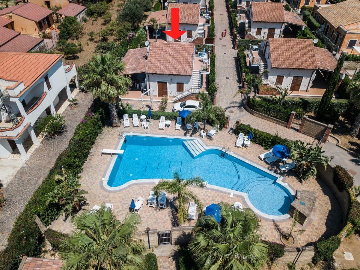 Mansarda Con Vista Piscina Villa Campofelice Di Roccella Eksteriør bilde