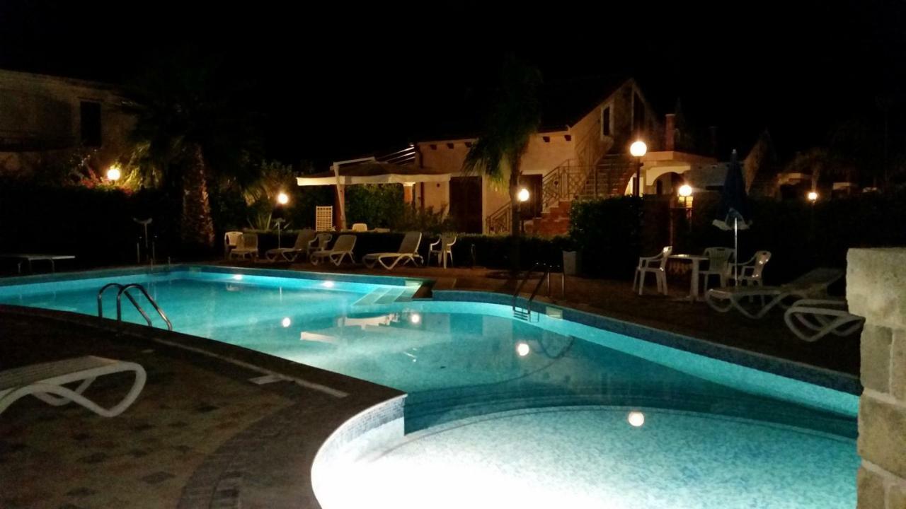 Mansarda Con Vista Piscina Villa Campofelice Di Roccella Eksteriør bilde