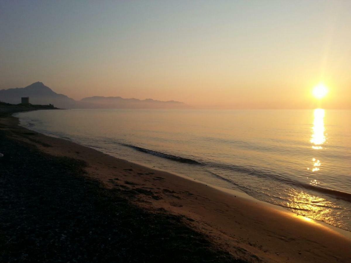 Mansarda Con Vista Piscina Villa Campofelice Di Roccella Eksteriør bilde